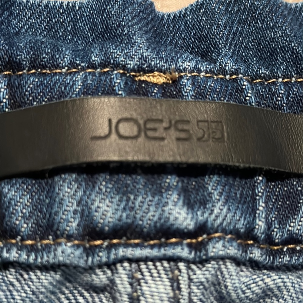 Joe's Paperbag Waist, straight leg blue jeans. Size 25 waist.